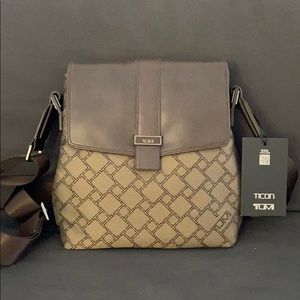 Tumi map bag